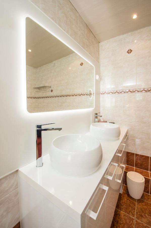 Suites Mana - Le Manaloft, Chic Et Moderne Avec Salle Privee De Fitness En Plein Centre-Ville De Rethel Dış mekan fotoğraf